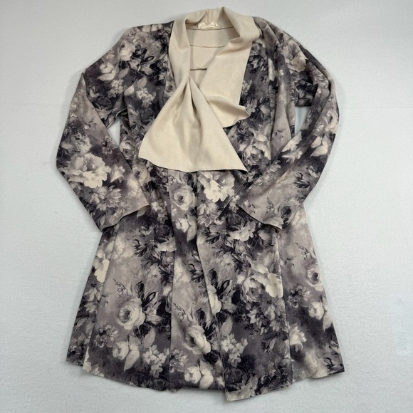 Solitaire Faux Suede Floral Open Front Cardigan Women SZ Small Black Gray White - Picture 1 of 9